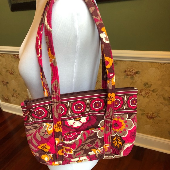 Vera Bradley Handbags - 🥀 Vera Bradley retired pattern Carnaby